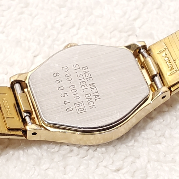 Vintage Seiko Women\'s Gold Tone Quartz Analog Watch Stainless Steel Base Metal